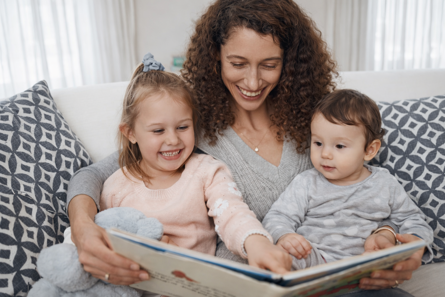 Hogyan erősítheti egy közös könyv a testvérek kapcsolatát?